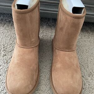 UGG Kids’ Classic II Chestnut Boots Equivalent to Women’s 6/7